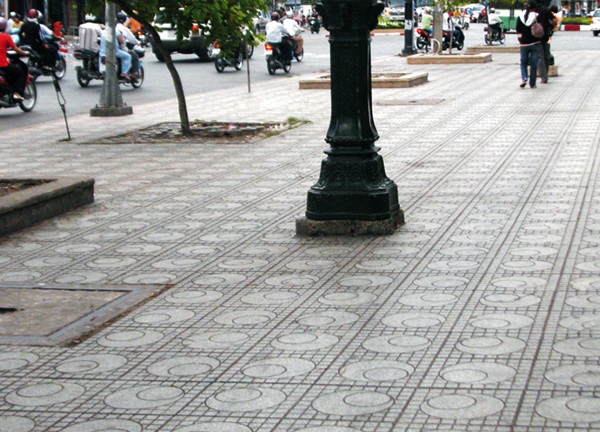 Gạch Terrazzo hình mặt trăng thường được sử dụng để lát vỉa hè đường phố, khu công nghiệp , sân trường học,..... gạch terrazzo lát vỉa hè 11